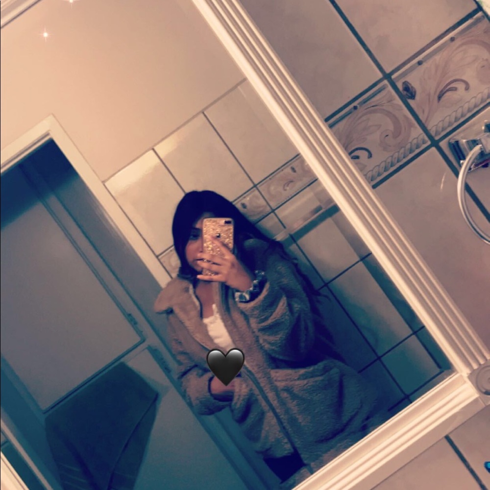 Meet your Posher, Carolina